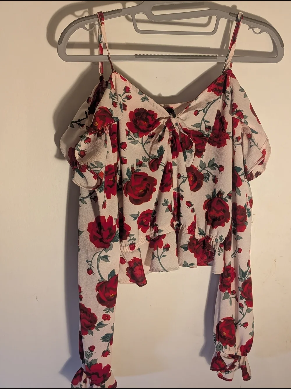 H&M Divided White Off-Shoulder Ruffled Crop Top with Red Rose Print Size 8 - Picture 3 of 7